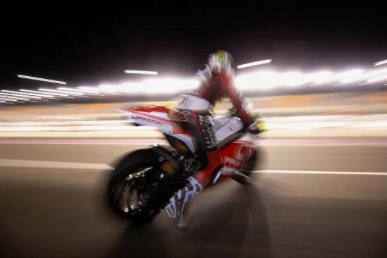 Ducati khiến các đội đua khác trong giải motogp 2015 phải lo lắng - 10