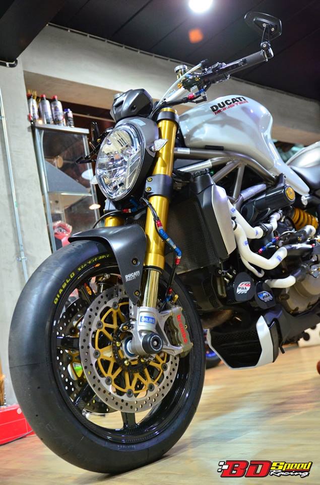 Ducati monster 1200 độ siêu khủng với dàn đồ chơi hàng hiệu - 2
