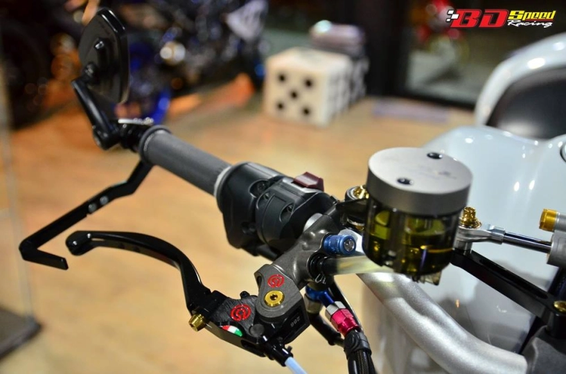 Ducati monster 1200 độ siêu khủng với dàn đồ chơi hàng hiệu - 4