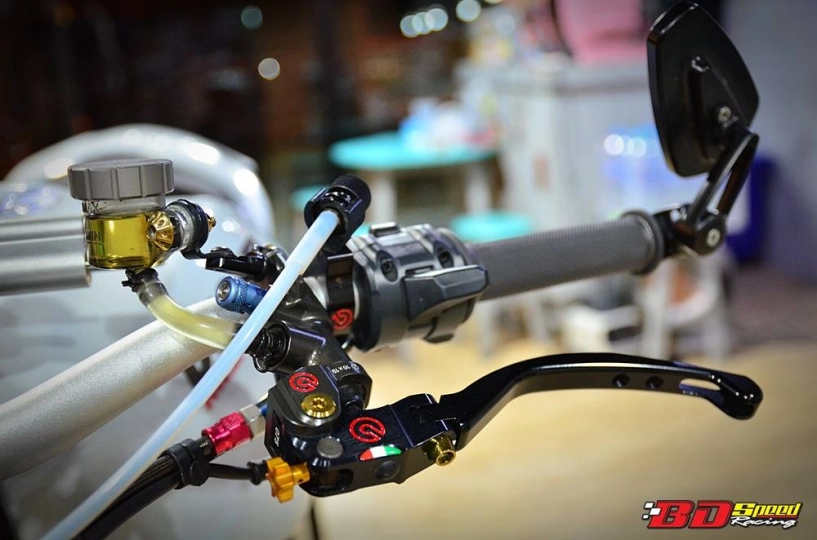 Ducati monster 1200 độ siêu khủng với dàn đồ chơi hàng hiệu - 8