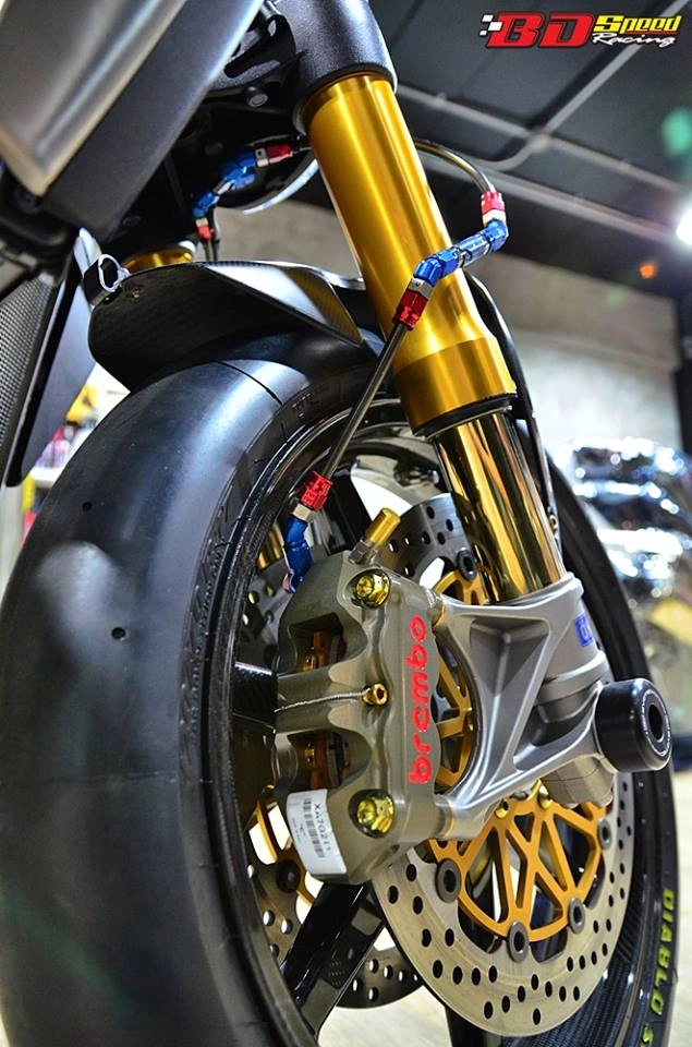 Ducati monster 1200 độ siêu khủng với dàn đồ chơi hàng hiệu - 10