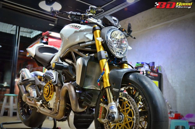 Ducati monster 1200 độ siêu khủng với dàn đồ chơi hàng hiệu - 11