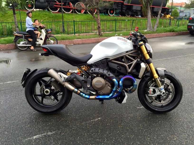 Ducati monster 1200s 2015 độ chất với pô akrapovic full system titanium - 1