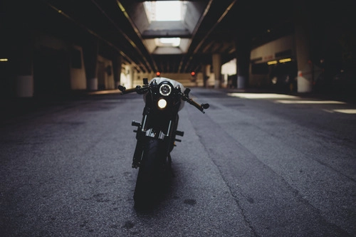 Ducati monster 750 độ hầm hố của một nữ biker viết báo - 7