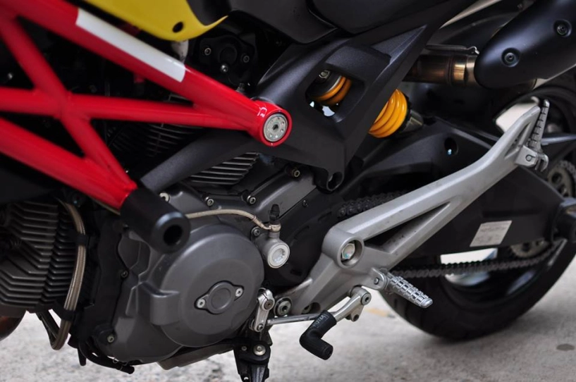 Ducati monster 795 độ nổi bật với tông vàng đỏ - 8