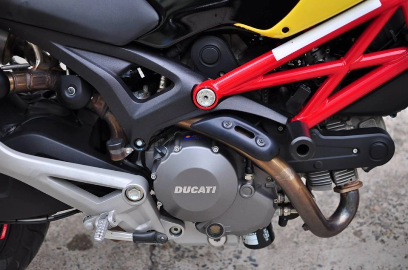 Ducati monster 795 độ nổi bật với tông vàng đỏ - 9