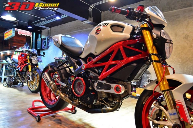 Ducati monster 796 độ nổi bật với những món đồ chơi hàng hiệu - 2