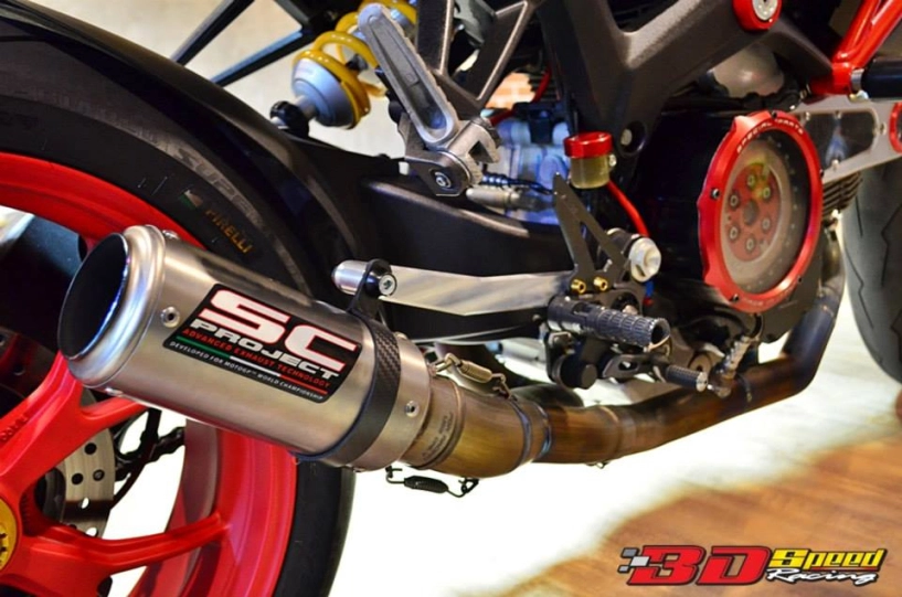 Ducati monster 796 độ nổi bật với những món đồ chơi hàng hiệu - 4