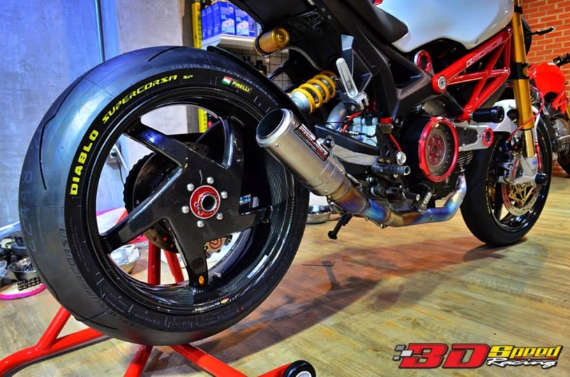 Ducati monster 796 độ nổi bật với những món đồ chơi hàng hiệu - 6