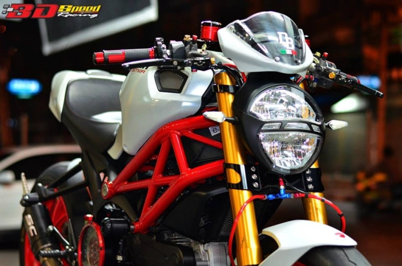 Ducati monster 796 độ sành điệu bên đồ chơi hàng hiệu - 2
