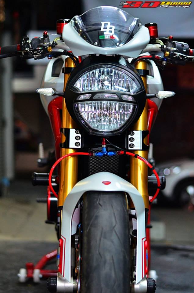 Ducati monster 796 độ sành điệu bên đồ chơi hàng hiệu - 3
