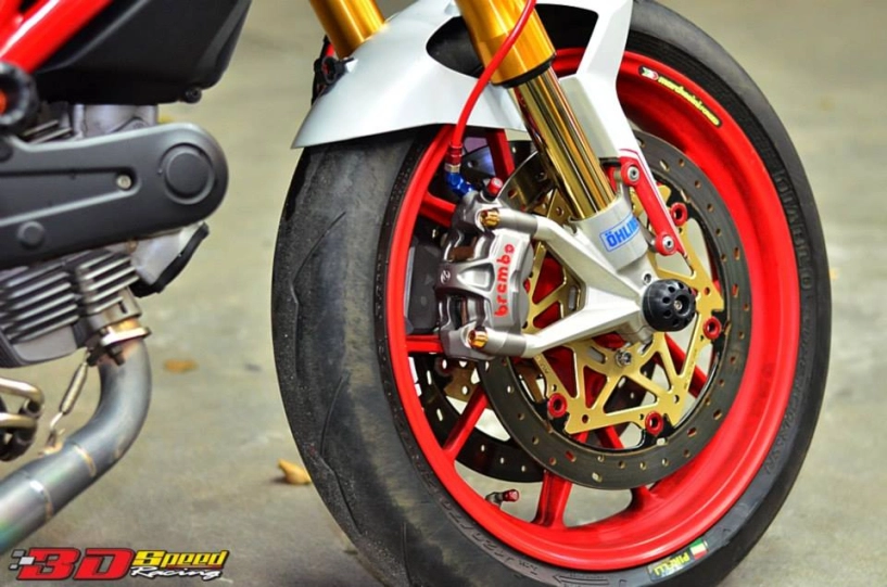 Ducati monster 796 độ sành điệu bên đồ chơi hàng hiệu - 7