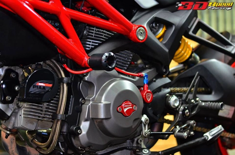 Ducati monster 796 độ sành điệu bên đồ chơi hàng hiệu - 12
