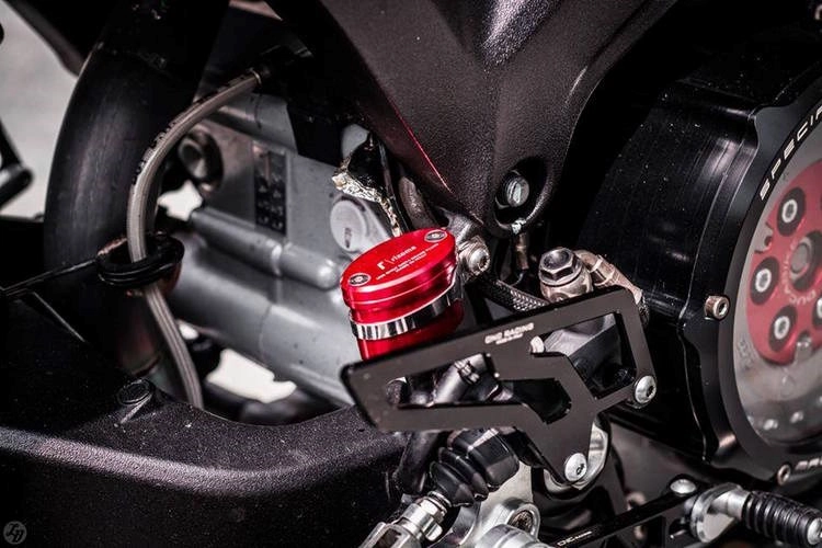 Ducati monster 796 độ siêu ngầu với phong cách nhà binh - 13