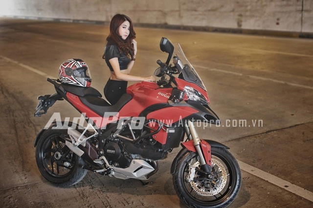 Ducati multistrada hầm hố bên cạnh người đẹp chân dài eo thon - 9