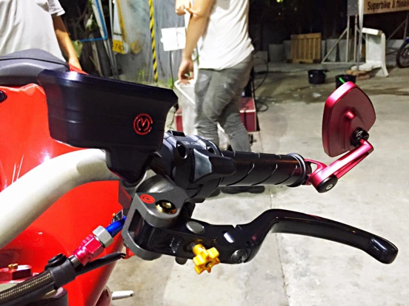 Ducati streetfighter 848 độ nổi bật với loạt đồ chơi hàng hiệu - 3