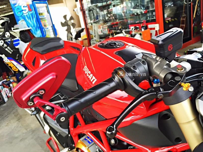 Ducati streetfighter 848 độ sành điệu bên hàng hiệu - 3