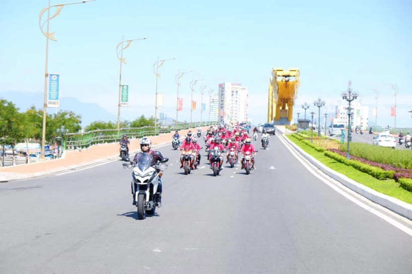 Ducati việt nam diễu hành mừng đại hội mô tô đà nẵng - 1