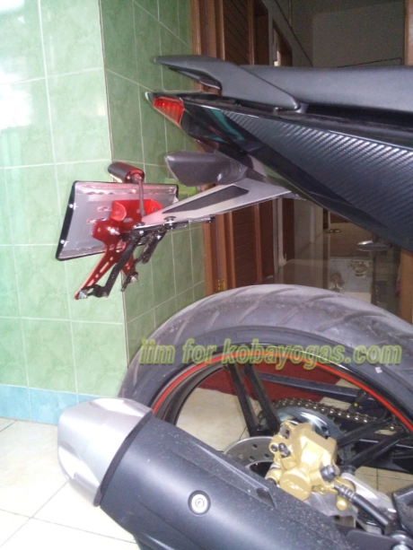 Exciter 150 với cách độ pass biển số đơn giản của biker indonesia - 3