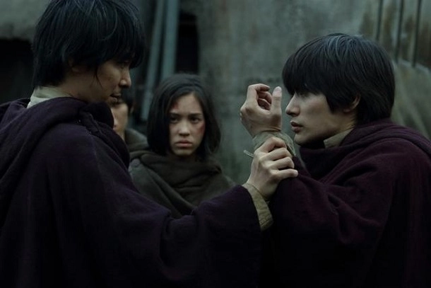 Fan phát điên với trailer dài 3 phút của live action attack on titans - 13