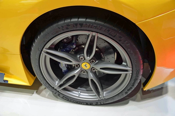 Ferrari 458 speciale a khoe mui trần tuyệt đẹp - 4