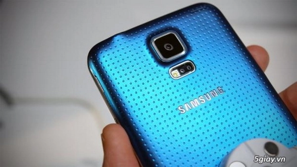 Galaxy s5 có thể bán chậm vì rắc rối với camera - 1