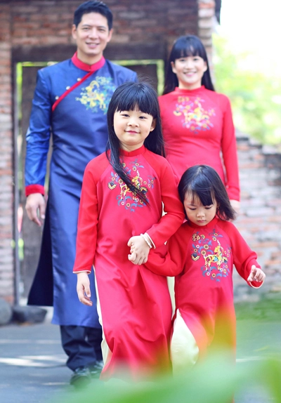 Gia đình bình minh diện áo dài đón xuân - 2