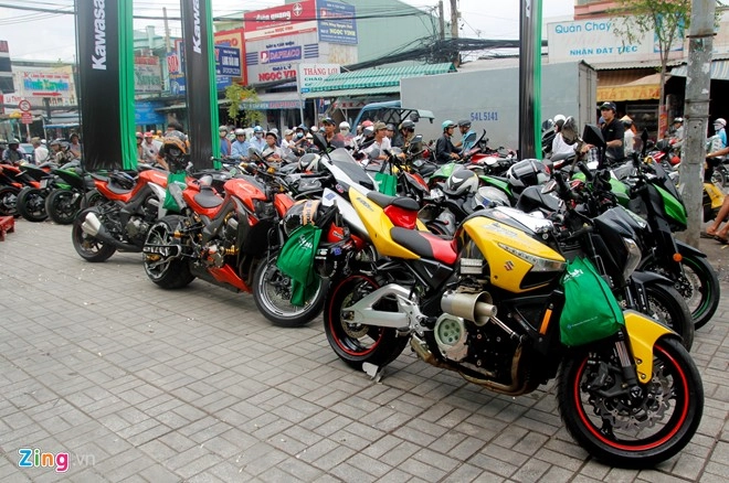 Hàng chục môtô hội tụ về showroom kawasaki - 13