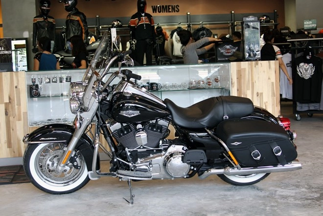 Harley-davidson road king classic 2014 với giá bán gần 1 tỷ ở việt nam - 1