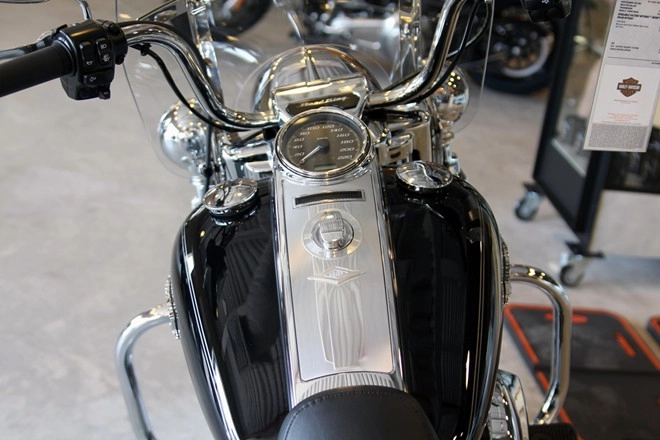 Harley-davidson road king classic 2014 với giá bán gần 1 tỷ ở việt nam - 14