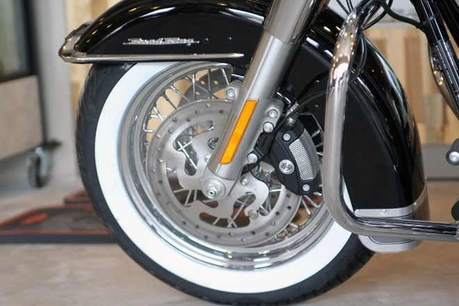 Harley-davidson road king classic 2014 với giá bán gần 1 tỷ ở việt nam - 16