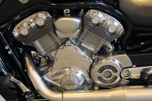 Harley-davidson v-rod muscle mạnh mẽ cùng cổ máy hợp tác với porsche - 6