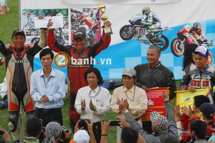 Hậu trường 2banhvn đi tác nghiệp giải đua xe ở long xuyên 2014 - 16