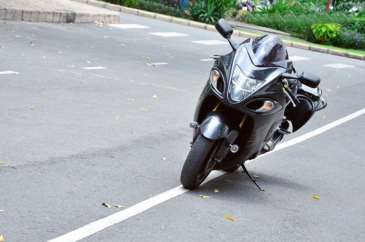 Hayabusa độ kiểu touring đầu tiên ở việt nam - 5