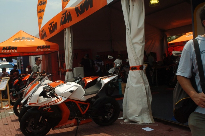 Hình ảnh và clip moto gp 2014 do thành viên 2banh ghi lại từ trường đua sepang - 18