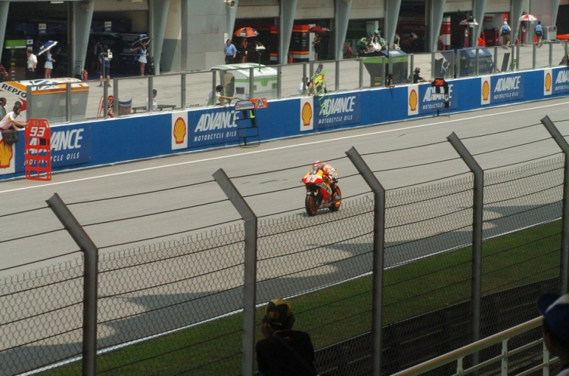 Hình ảnh và clip moto gp 2014 do thành viên 2banh ghi lại từ trường đua sepang - 33