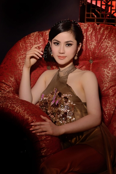 Hoa hậu phu nhân nền nã với trang phục quỳnh paris - 3