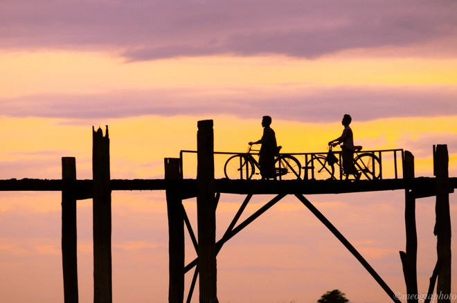 Hoàng hôn trên cây cầu gỗ dài nhất thế giới - 7