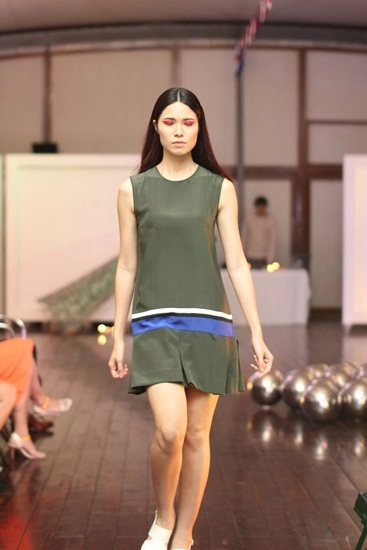 Hoàng khánh ngọc về việt nam diễn catwalk - 5