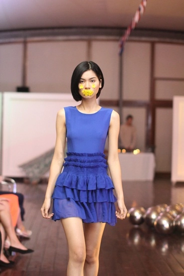 Hoàng khánh ngọc về việt nam diễn catwalk - 9