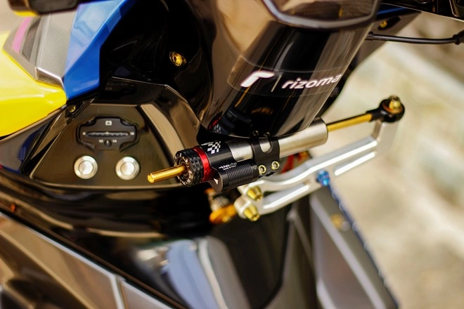 Honda airblade lên đồ chơi khủng của biker sài gòn - 12