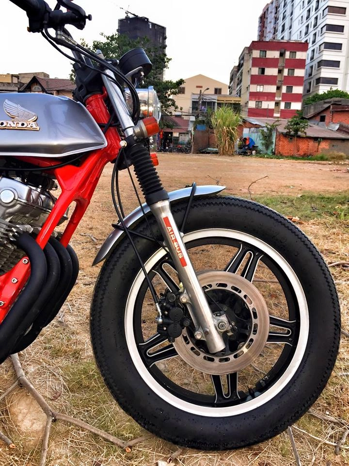 Honda cb750 độ siêu ngầu với phong cách tracker - 17