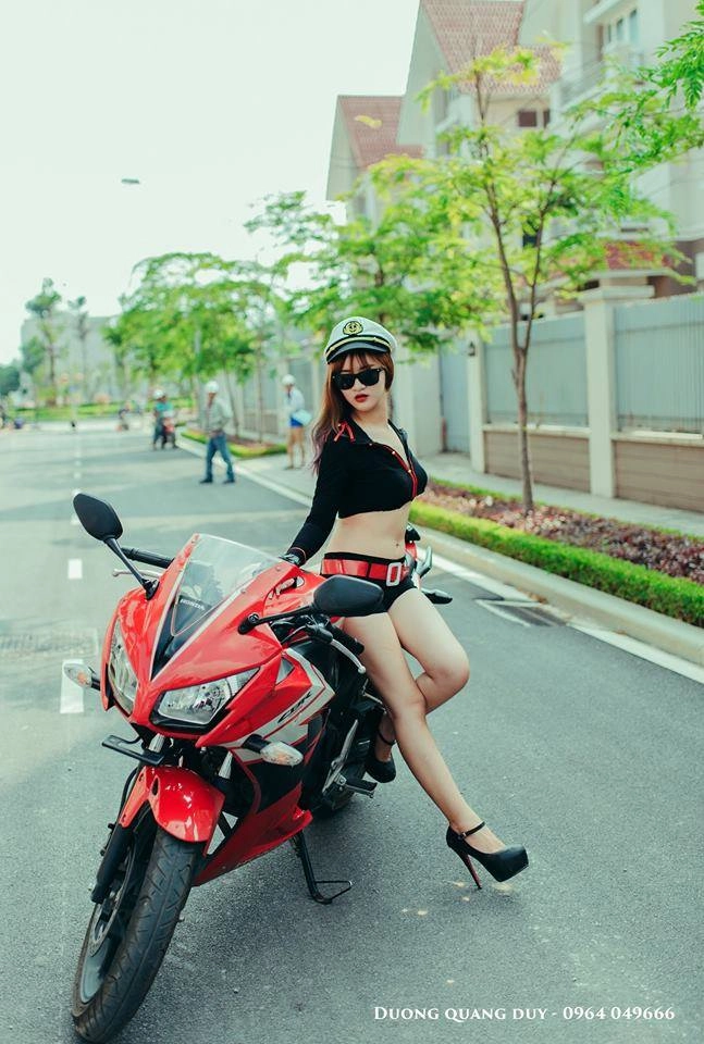 Honda cbr150r 2015 đọ dáng cùng mẫu teen xinh đẹp - 23