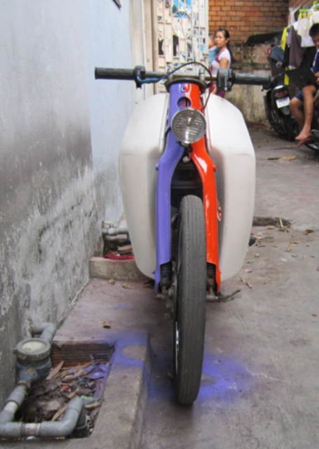 Honda cub 81 độ bobber 2 màu độc đáo - 3