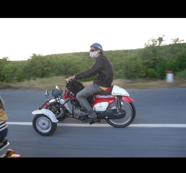 Honda cub phong cách can-am - 3