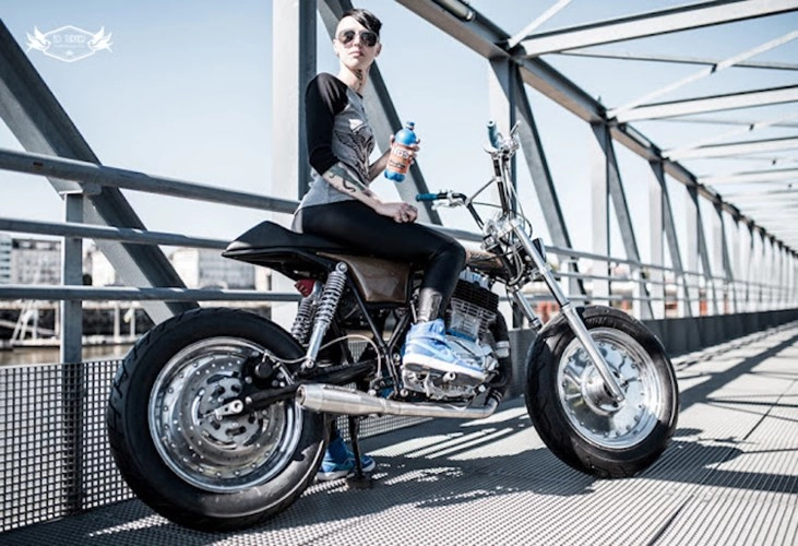 Honda dax 500cc độ siêu dị của một nữ biker dân chơi - 7