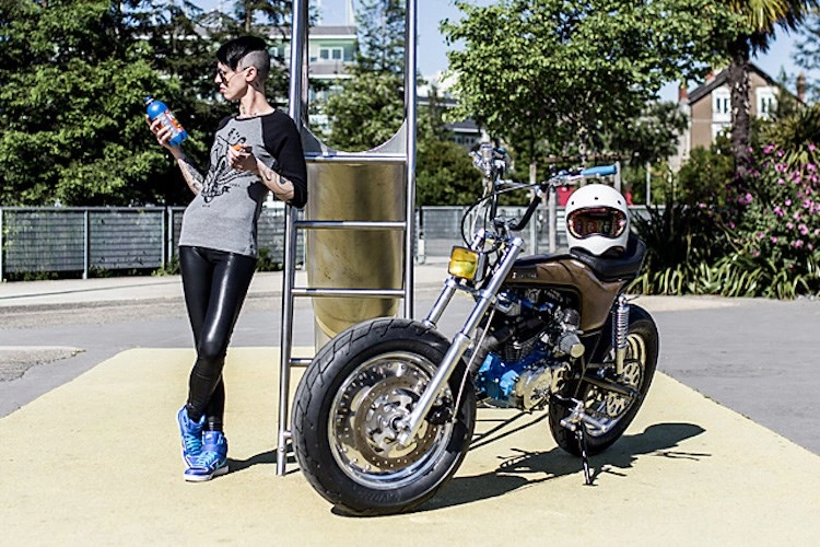 Honda dax 500cc độ siêu dị của một nữ biker dân chơi - 11