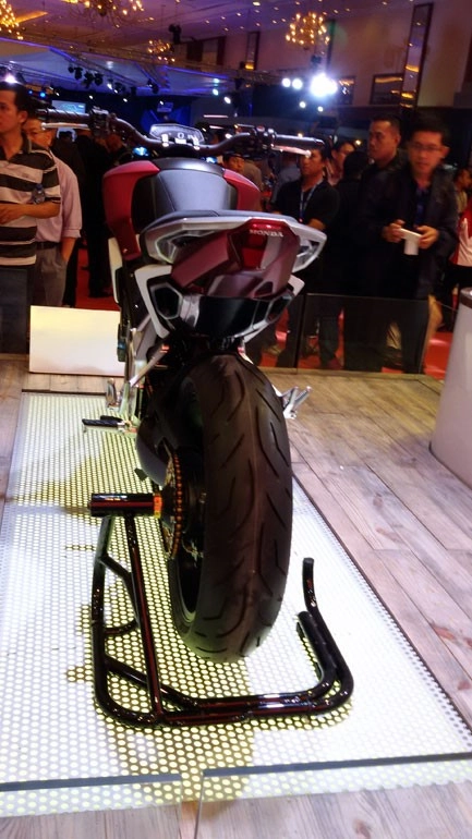 Honda giới thiệu mẫu xe nakedbike concept hoàn toàn mới - 6