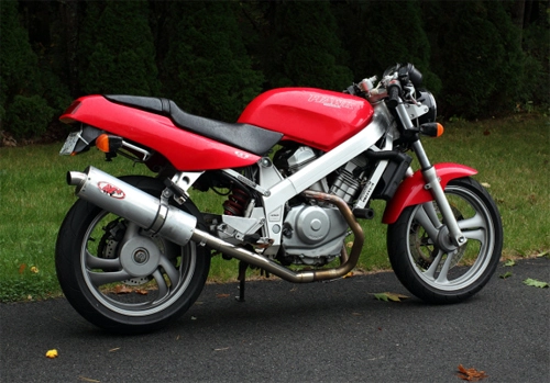 Honda hawk gt - kẻ đi trước thời đại - 2