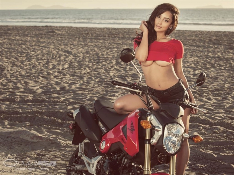 Honda msx 125 nổi bật cùng người đẹp sexy trên bãi biển - 4